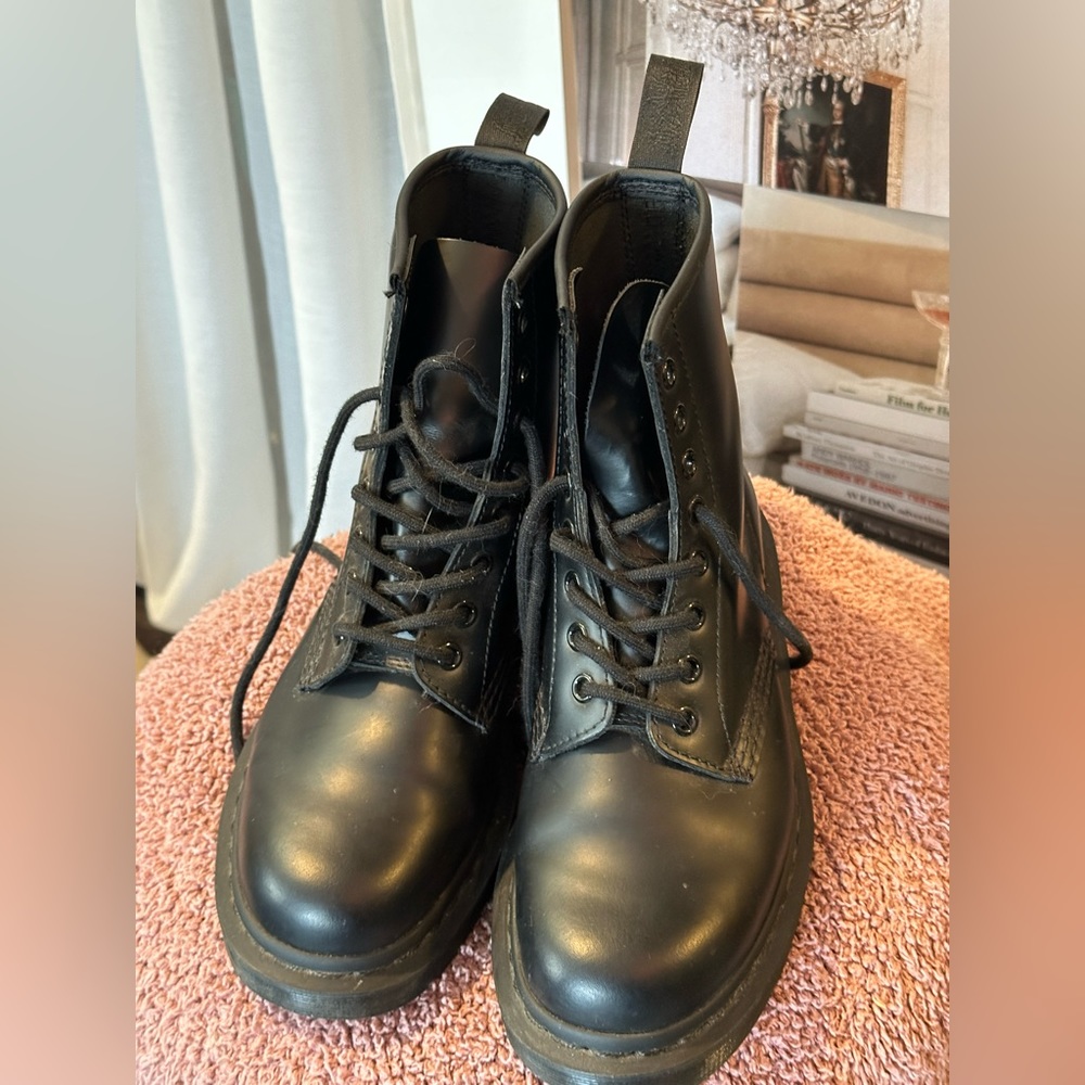dr. martens size women’s 7